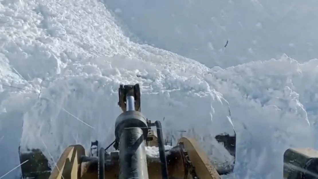 Palu'da Çığ Düştü! Tırnik Geçidi Ulaşıma Açıldı