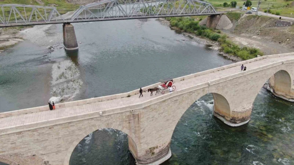 Palu'yu Ziyaret Edenler Tarihi İlçeyi Artık Faytonla Gezebilecek