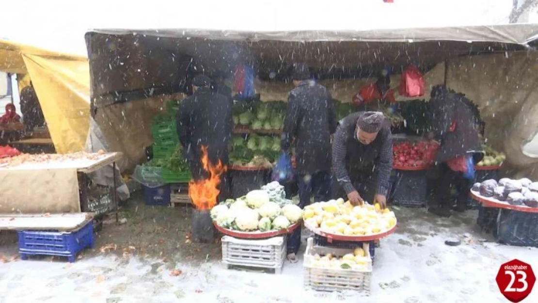 Pazarcı esnafının dondurucu soğukta zorlu ekmek mücadelesi