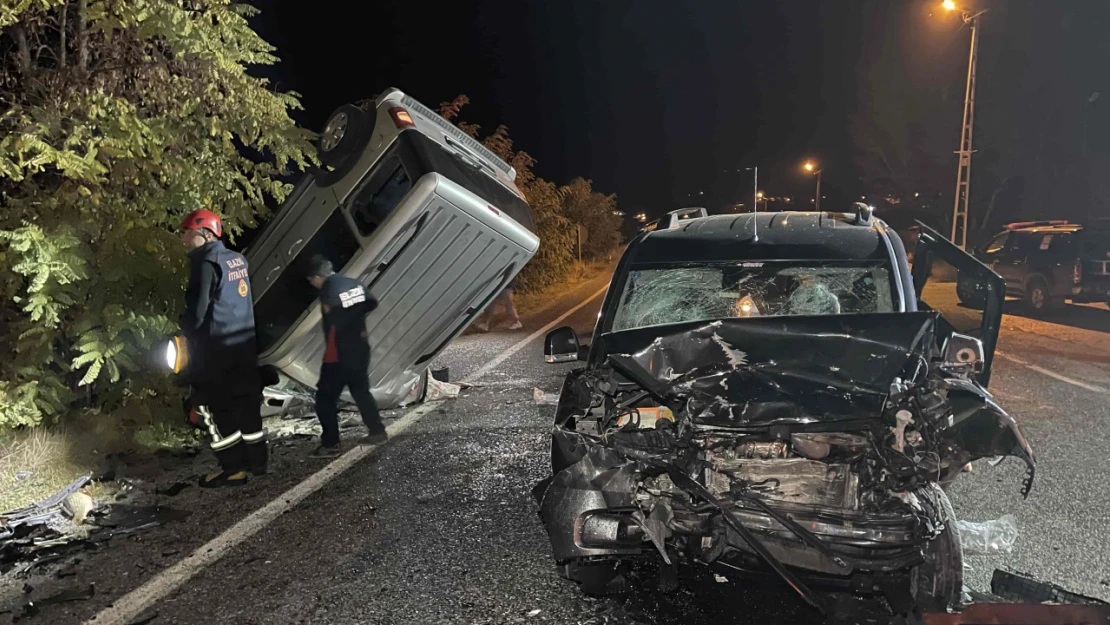 Pertek Yolunda Feci Kaza, 1 Ölü 3 Yaralı