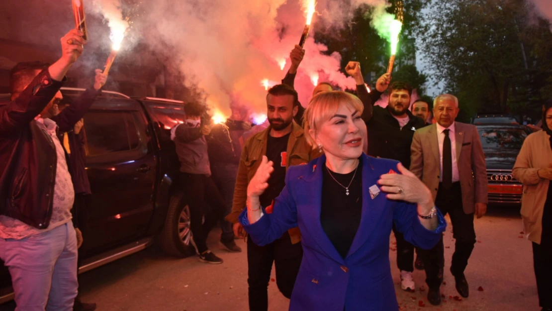 Prof. Dr. Yasemin Açık, Beni Öyle Bir Oyla Gönderinki Elazığ'ın İsteklerine Kimse Sessiz Kalamasın