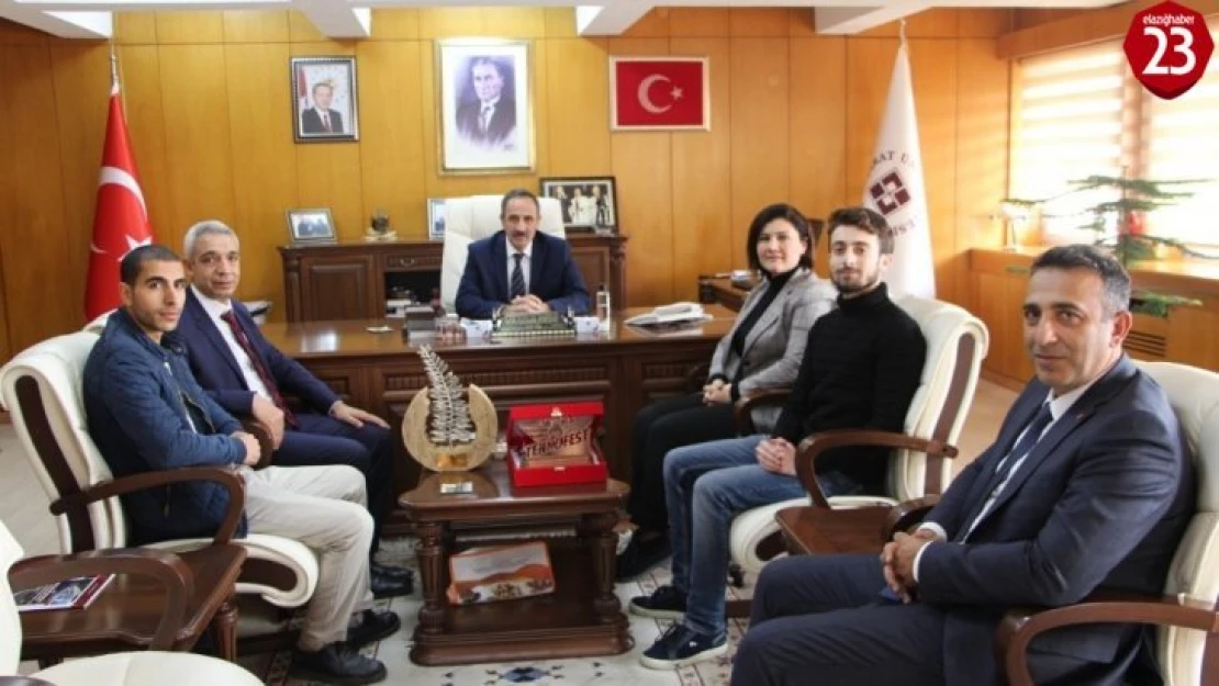 Rektör Demirdağ,  projeleri ile birinci olan öğrencileri ödüllendirdi