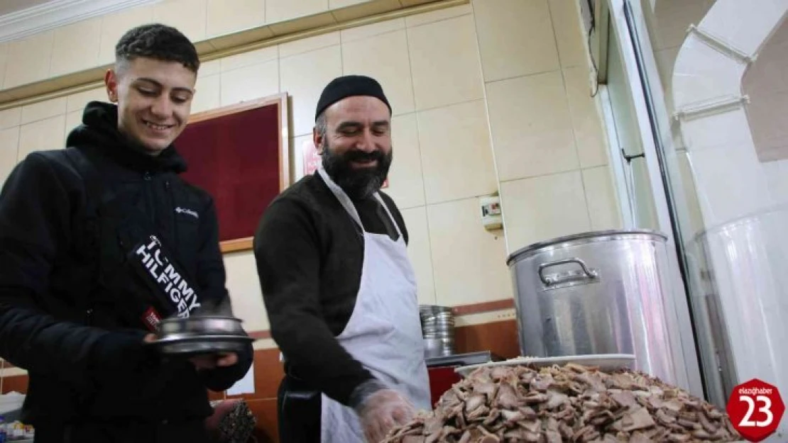 Sabah namazından sonra soluğu paçacıda alıyorlar