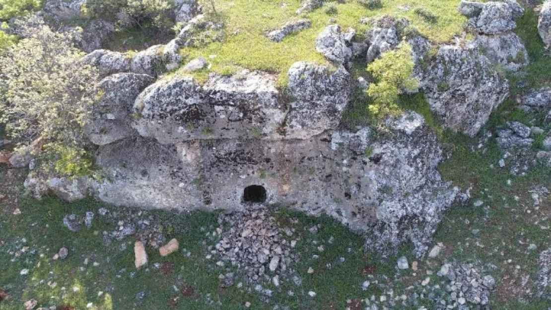 Sakin Şehir Ağın'da, Kaya Mezarlar Turizme Kazandırılmayı Bekliyor