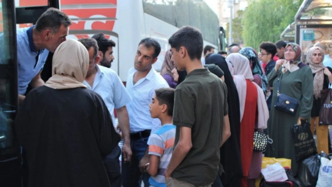 İstanbul Seçimi İçin Elazığ'dan Otobüslerle Yola Çıktılar