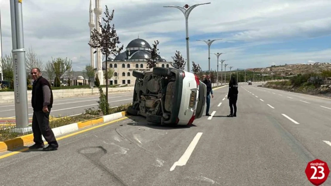 Sivrice Belediye Başkanının kullandığı araç takla attı