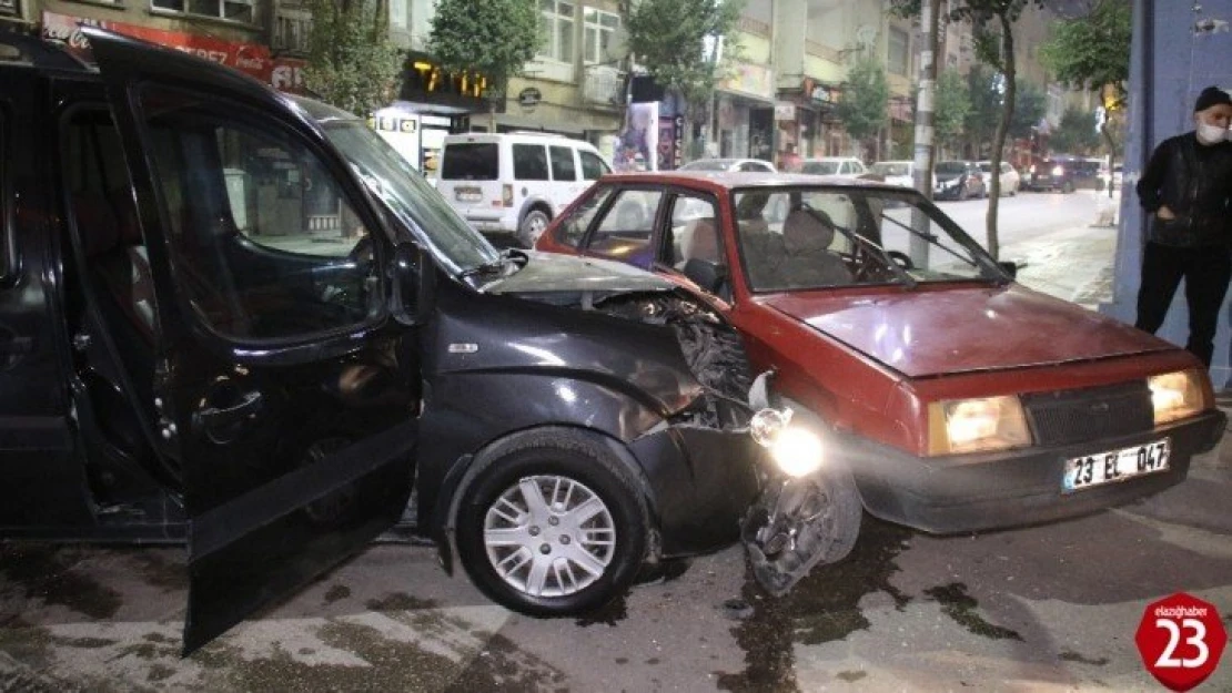 Sokağa çıkma kısıtlaması başladığı saatlerde kaza: 2 yaralı