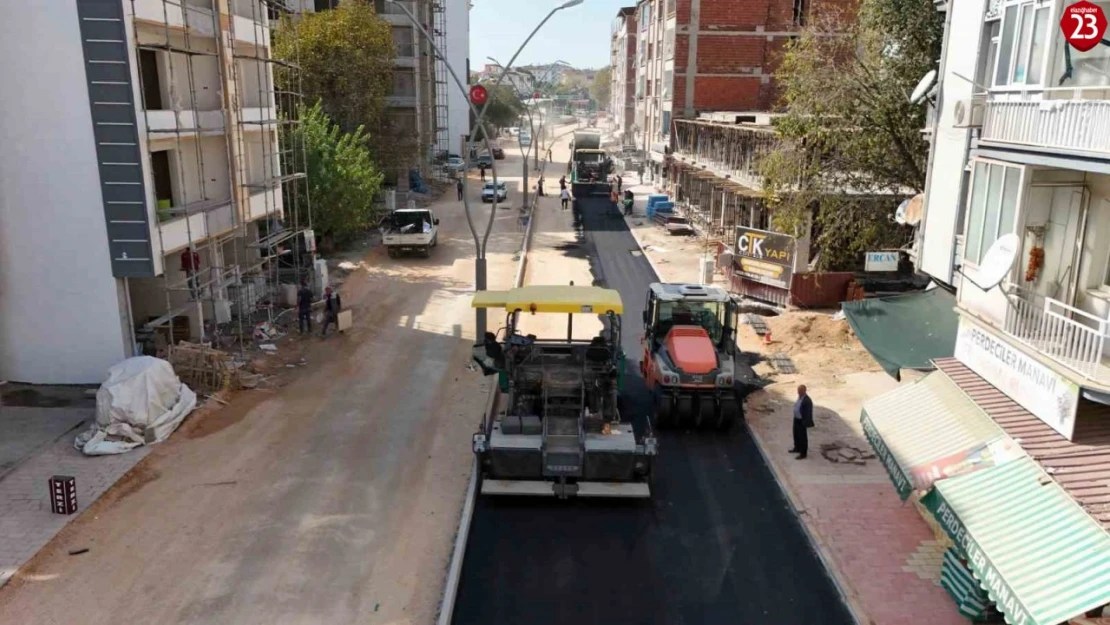 Sultan Fatih Caddesi'nde asfalt serim çalışmaları başladı