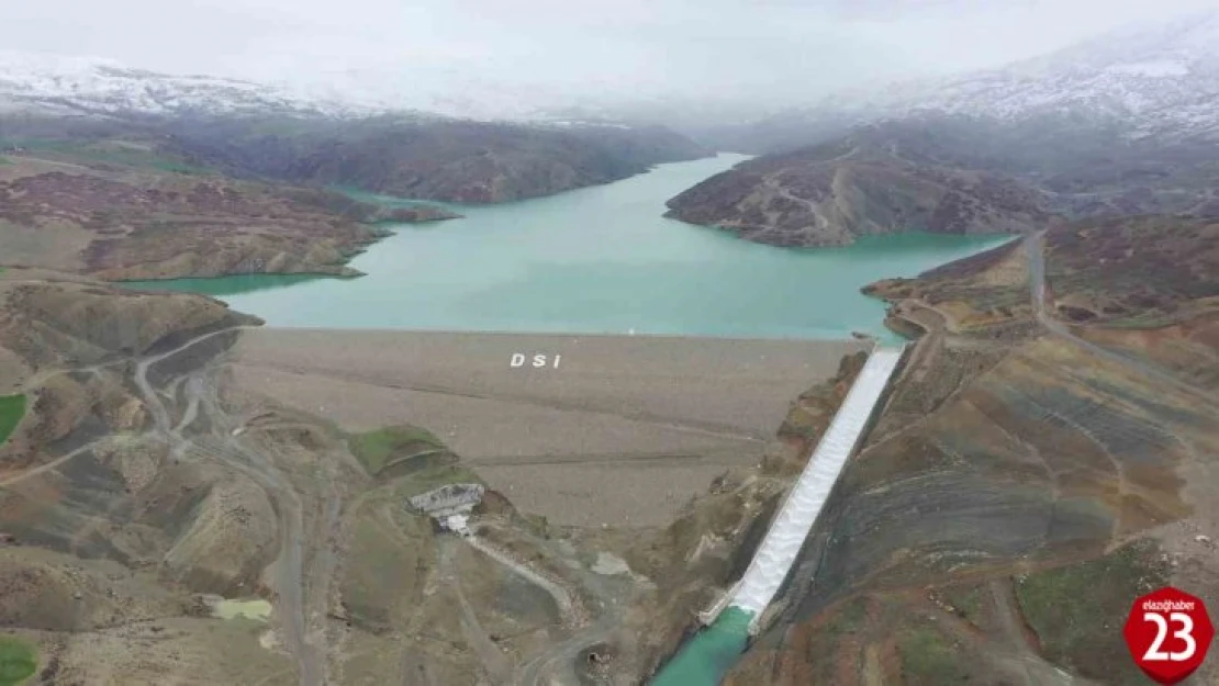 Tam doluluğa ulaşıp su tahliyesine başlanan Kanatlı Barajı, can suyu olacak