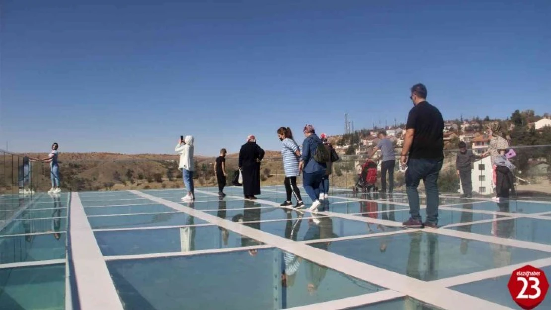 Tarihi Harput Kalesi turistlerin gözde mekanı haline geldi