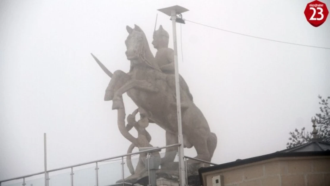 Tarihi Harput Mahallesi'nde sis etkili oldu
