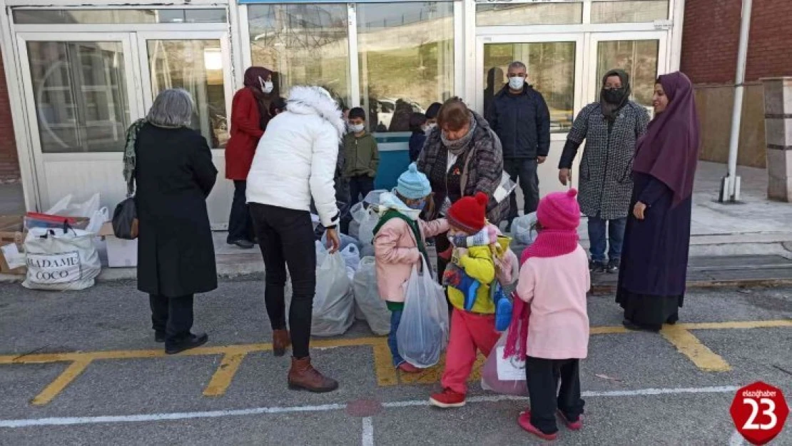 Elazığ'da TKKD'den İhtiyaç Sahibi Öğrencilere Giysi ve Kırtasiye Yardımı