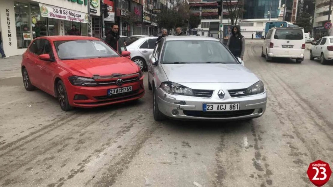 Trafik kazası kameralara yansıdı