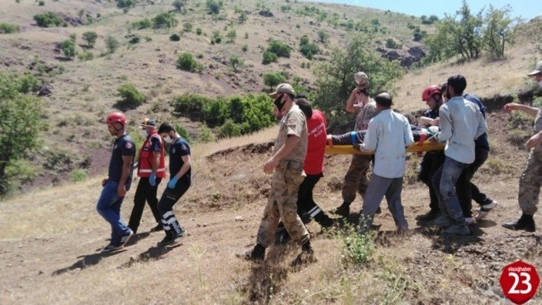 Traktör dereye yuvarlandı, 2 yaralıyı UMKE ekipleri kurtardı