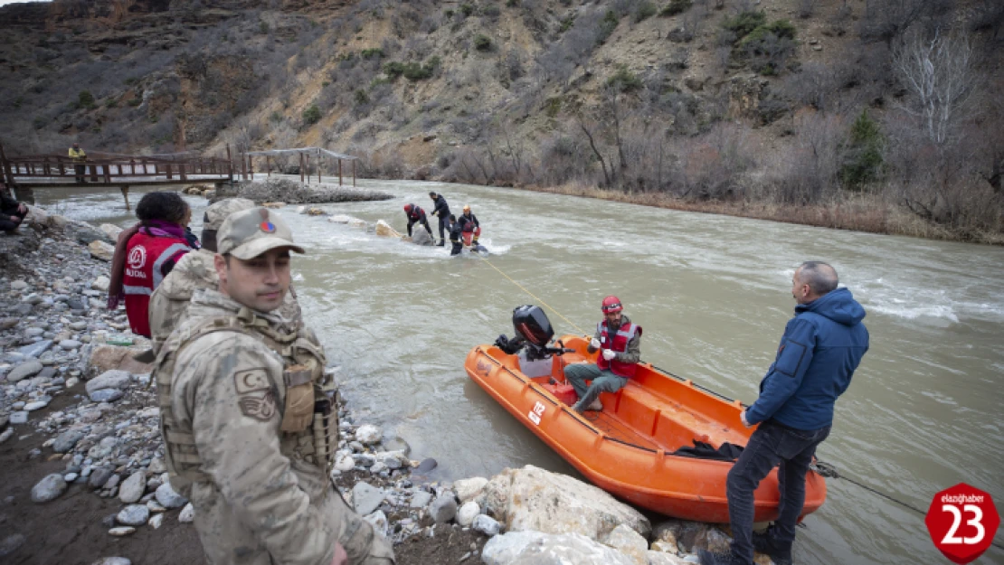 Tunceli'de Pülümür Çayı'na Düşen Otomobildeki 2 Kişi Hayatını Kaybetti