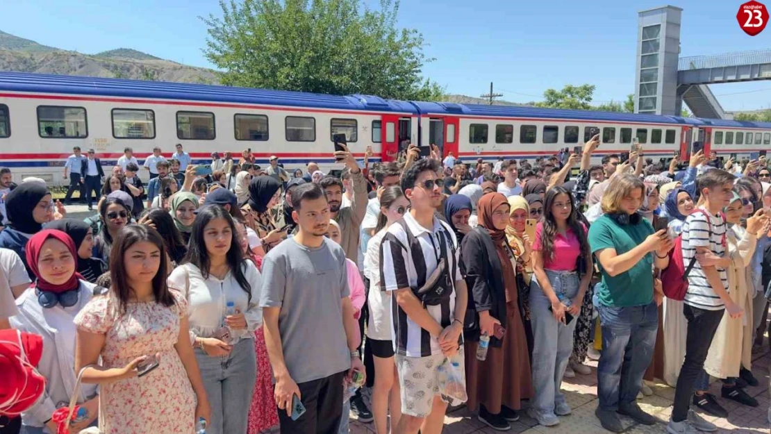Üniversite öğrencileri için trenle Palu gezisi düzenlendi