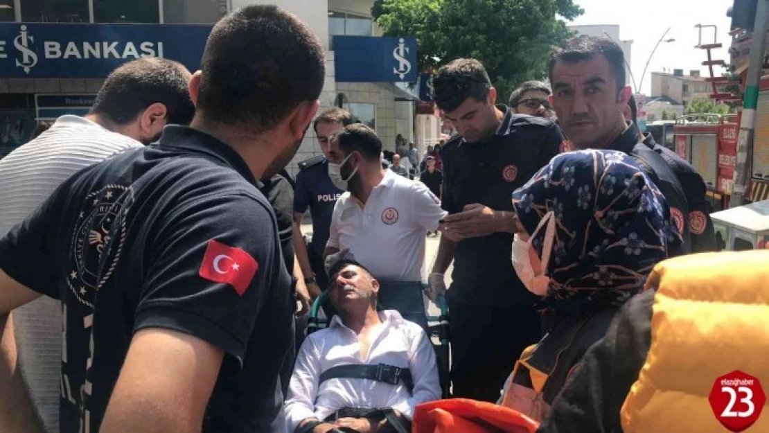 Elazığ'da Üzerine Benzin Döküp Kendini Yakmaya Kalkışan Kişiyi Ekipler İkna Etti