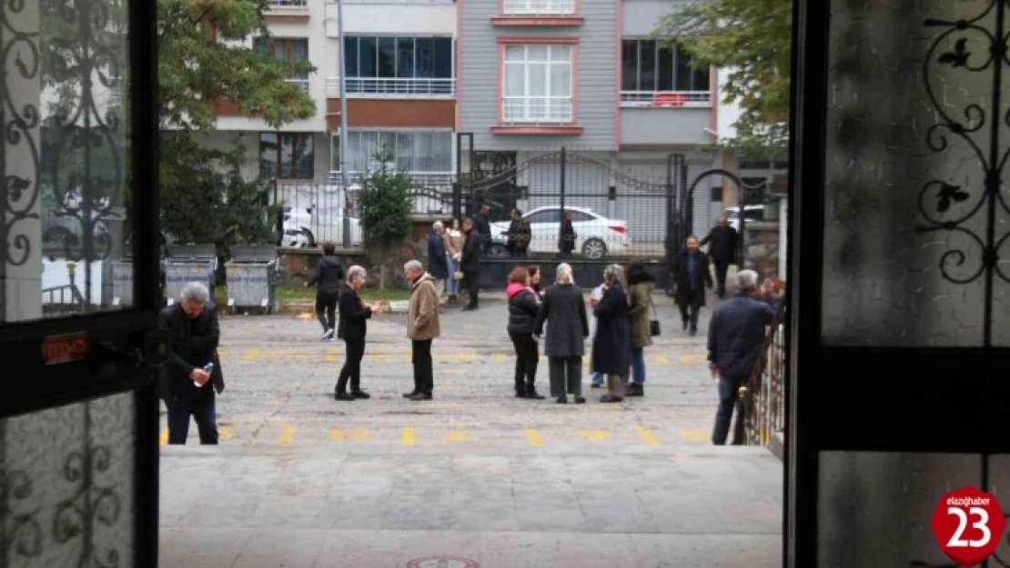 Uzun yıllar sonra sınava giren öğretmenlerden öğrencilere uyarı