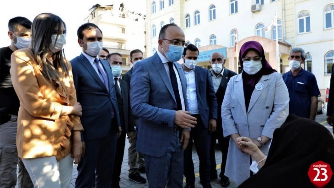 Vali Yırık Palu'da Evi Yanan Nezaket Nineyi Ziyaret Etti