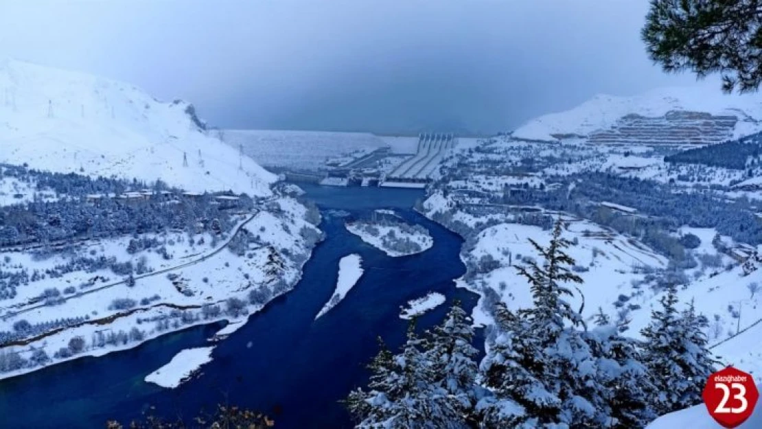 Vatandaşlar kardan adam yaparken hünerlerini sergiledi