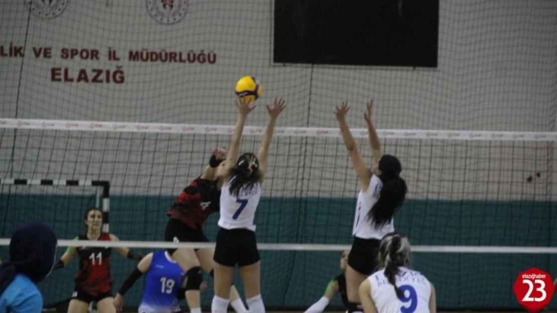 Voleybol 2. Lig: Elazığ Belediyesi Voleybol: 3 - Van Büyükşehir Belediye Gençlikspor: 2