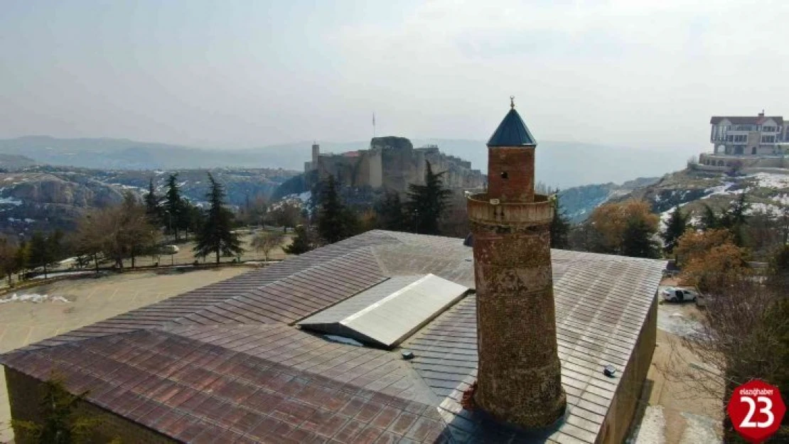 Yerli ve yabancı turistler Elazığ'a gelince bu minareyi görmeden dönmüyor