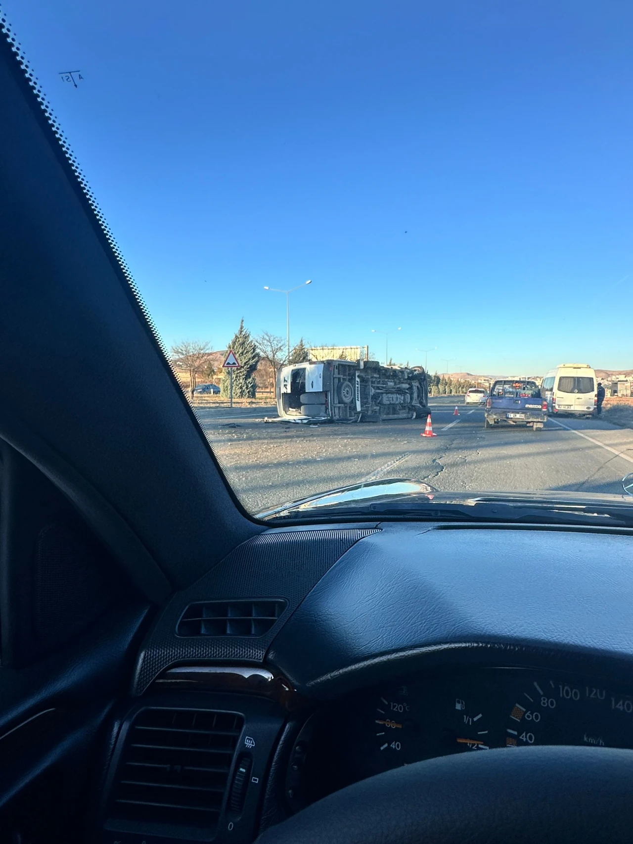 Güneyçevre Yolu Terminal Kavşağı'nda Kaza: Minibüs Devrildi, Yaralılar Var