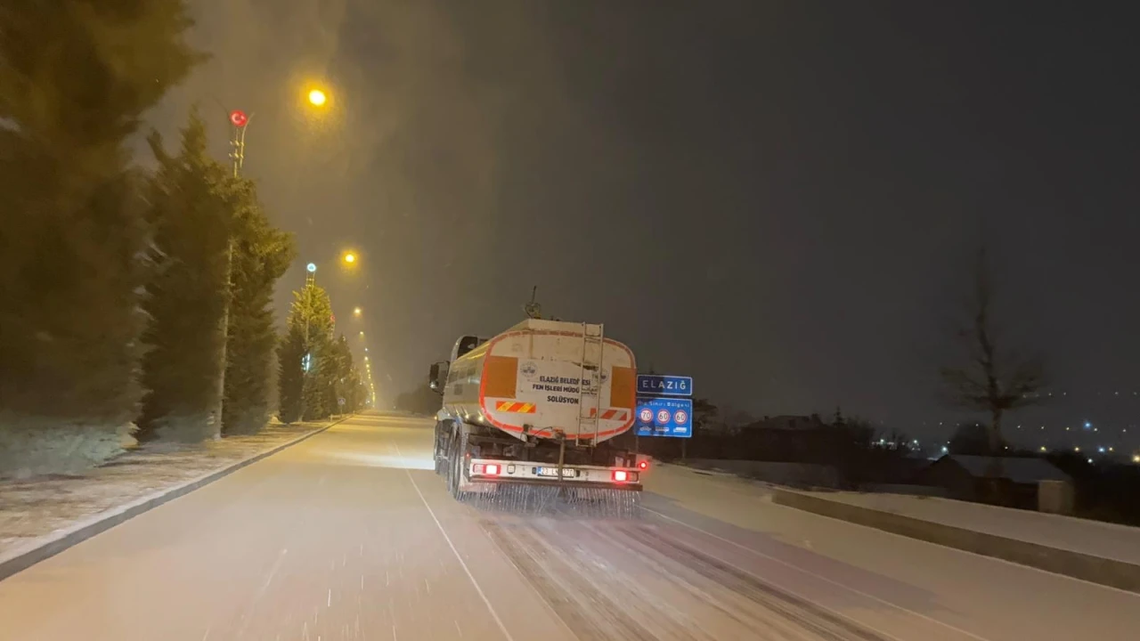 Elazığ Belediyesi Karla Mücadelede Teyakkuzda