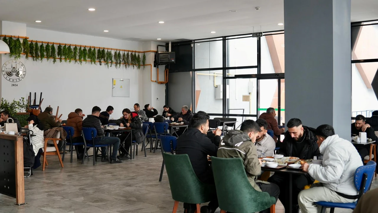 Elazığ Şehir Lokantası Yoğun İlgi Görüyor: 4 Çeşit Yemek 60 TL