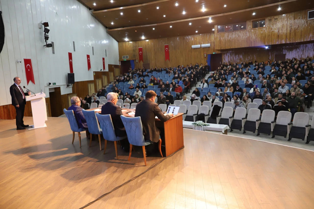 Fırat Üniversitesi Rektörü Prof. Dr. Fahrettin Göktaş, Akademik Kadroyla Değerlendirme Toplantısı Yaptı