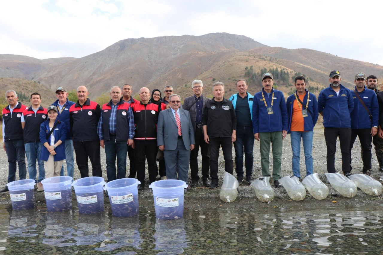 Uluslararası Hazar Sazan Kupası Kapanışında Hazar Gölü'ne 30 Bin Balık Bırakıldı