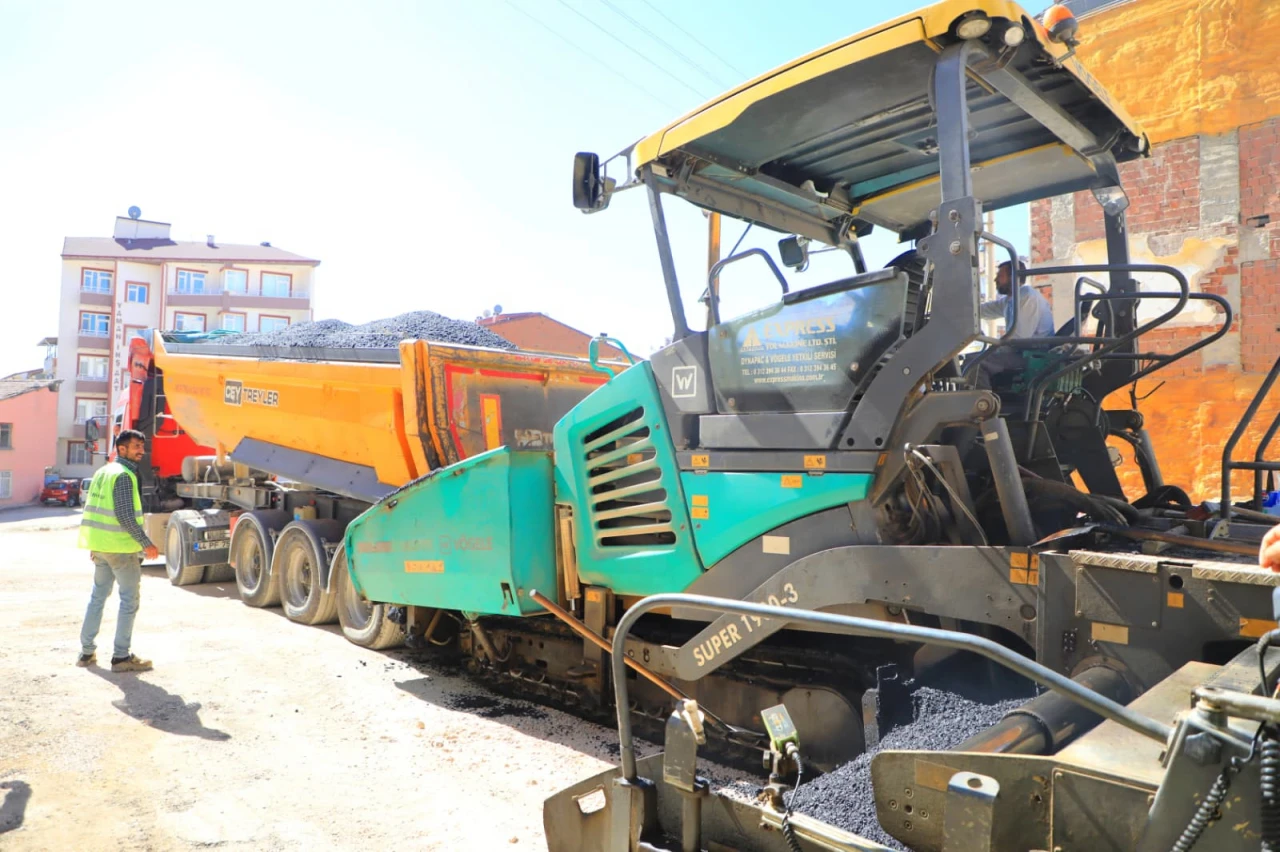 Elazığ Belediyesi'nden Kültür Mahallesi'nde 20 Bin Metrekarelik Asfalt Çalışması