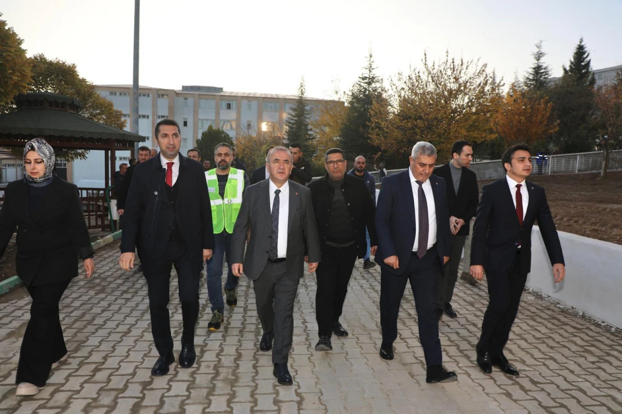 Vali Hatipoğlu, Sare Ana Kız Öğrenci Yurdu'ndaki Çalışmaları İnceledi