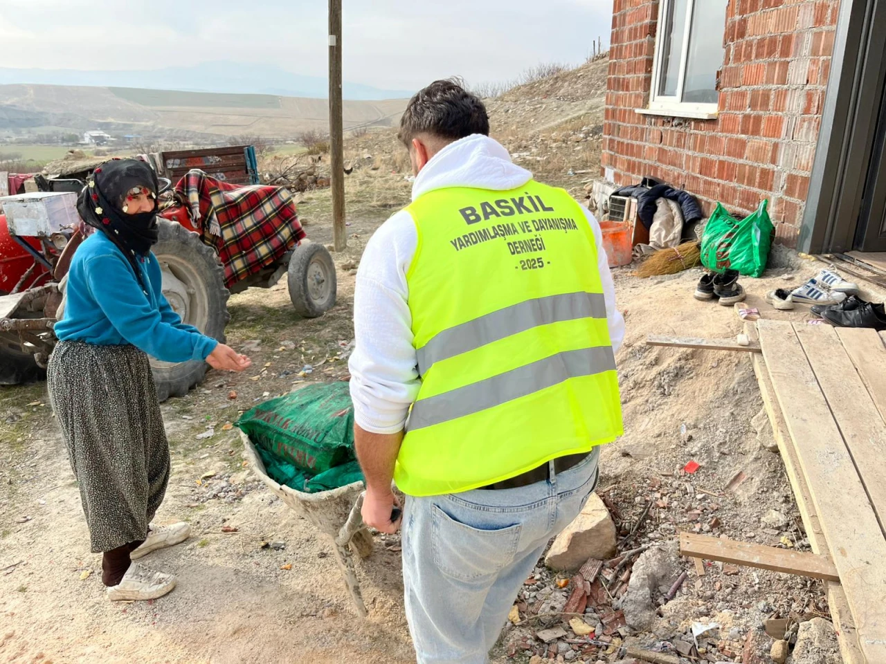 Baskil Yardımlaşma ve Dayanışma Derneği'nden Yangın ve Kaza Mağduru Aileye Destek Eli