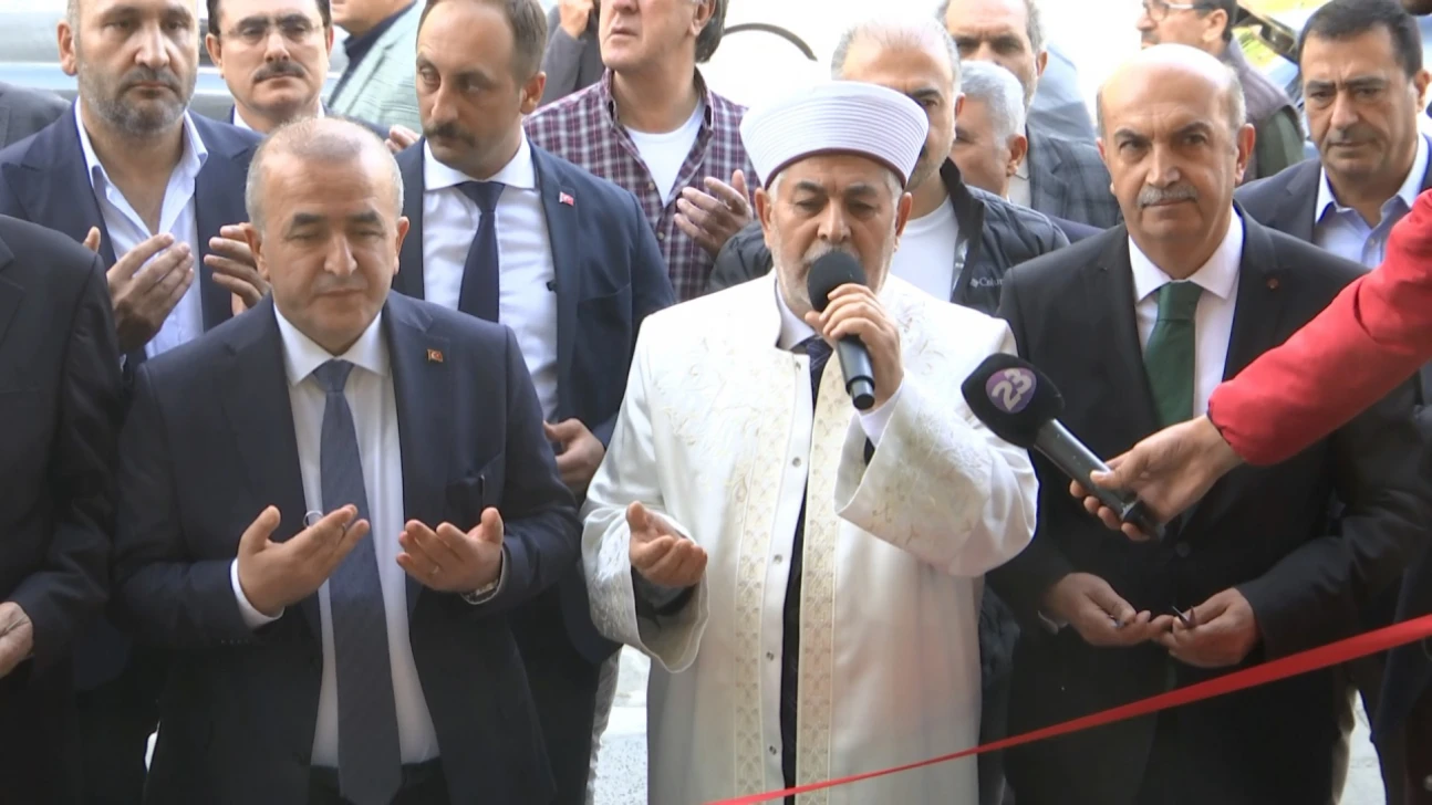 Bahçelievler Hacı Ahmet Saraç Camii Dualarla İbadete Açıldı