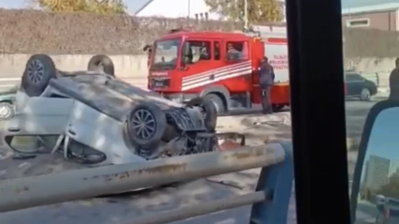 Elazığ Atatürk Bulvarı'nda Feci Kaza: Araçlar Hurdaya Döndü, Yaralılar Hastaneye Kaldırıldı