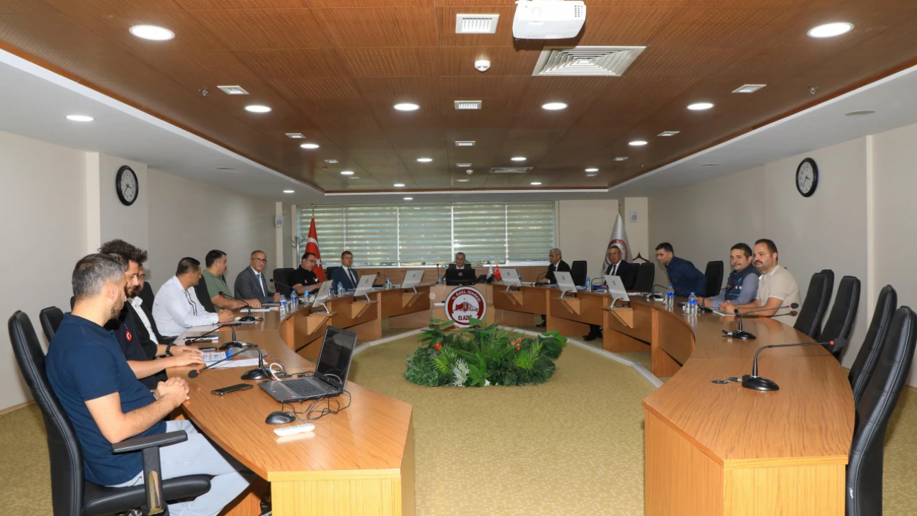 Elazığ'da Deprem Konulu Toplantı: Vali Hatipoğlu Başkanlığında Yapıldı