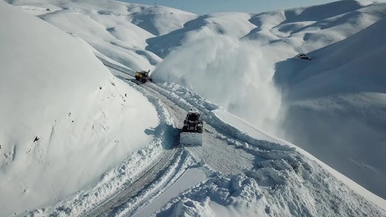 Elazığ'da Kar Beklentisi Sürüyor: Bingöl Beyaza Büründü