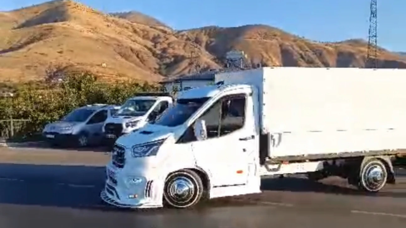 Elazığ'da Üstü Açık Kamyonet Şoförleri Yeni Kantar Uygulamasına Karşı Eylem Yaptı