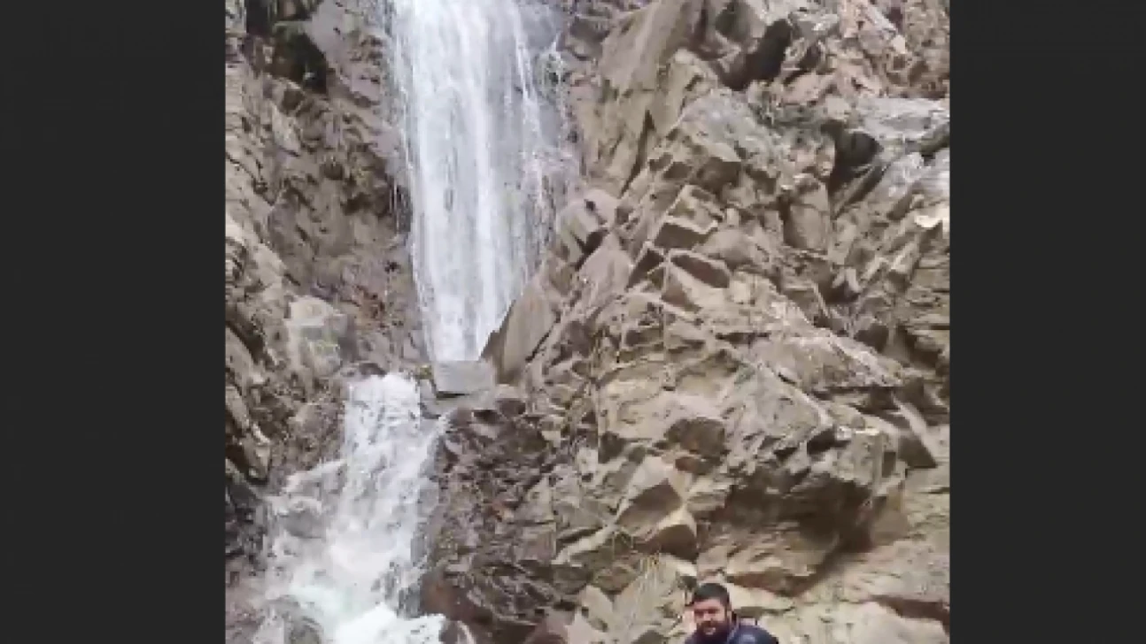 Elazığ'da Yağmurla Birlikte Ortaya Çıkan Şelale Görüntüsü Büyülüyor