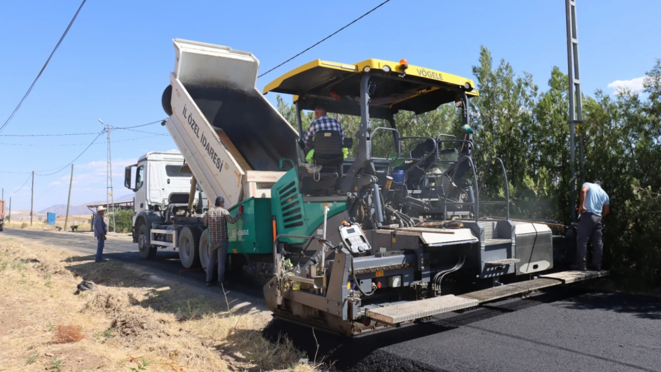 Elazığ İl Özel İdaresi Tepebağ Köyü Yol Çalışmalarına Devam Ediyor