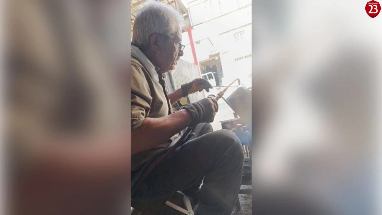 Elazığ'ın 76 Yaşındaki Demir Ustası: 'Bizimle Birlikte Meslek de Yok Olacak'