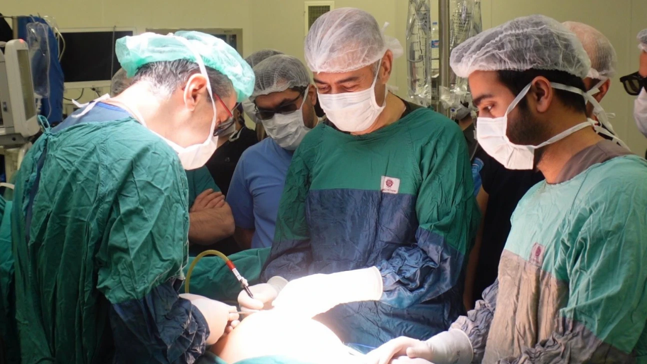 Fırat Üniversitesi Hastanesi'nde Prostat Kanseri Cerrahisine Yönelik 3 Boyutlu Laparoskopi Eğitimi