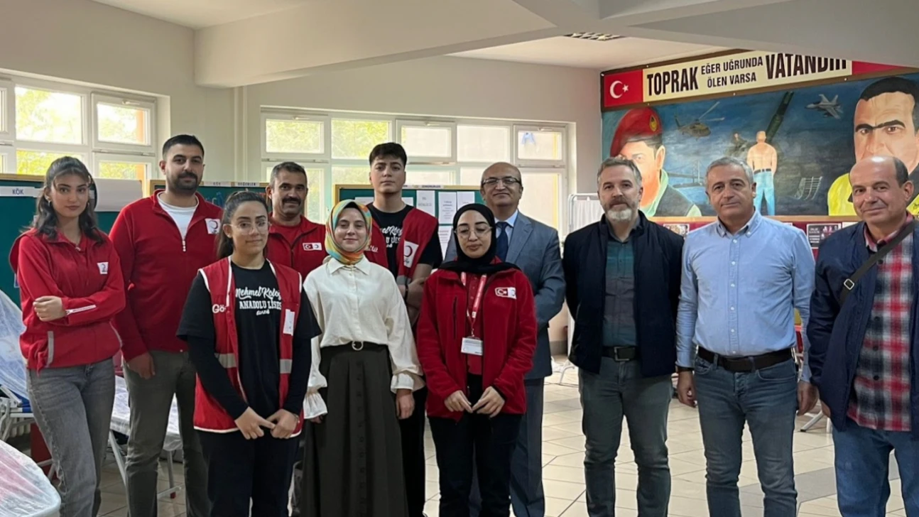 Mehmet Koloğlu Anadolu Lisesi'nde Kızılay Haftası'na Özel Kan Bağışı Etkinliği Düzenlendi
