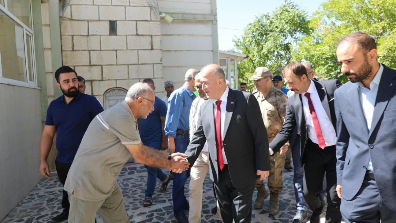 Vali Hatipoğlu, Salıbaba Mahallesi'nde Esnaf ve Vatandaşlarla Buluştu