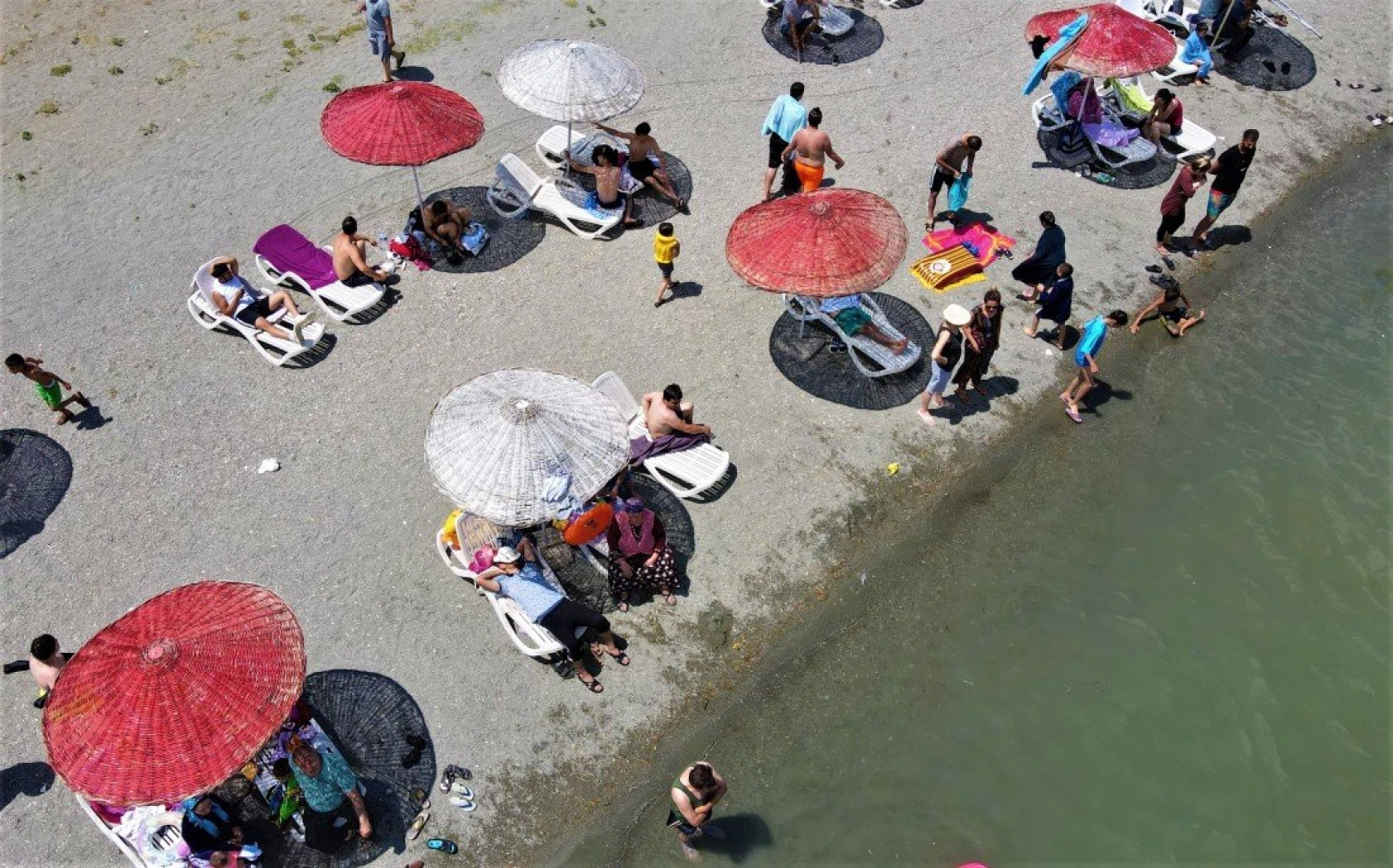 Doğu'nun Gizli Denizi Sivrice Hazar Gölü Tatilcilerin Akınına Uğradı