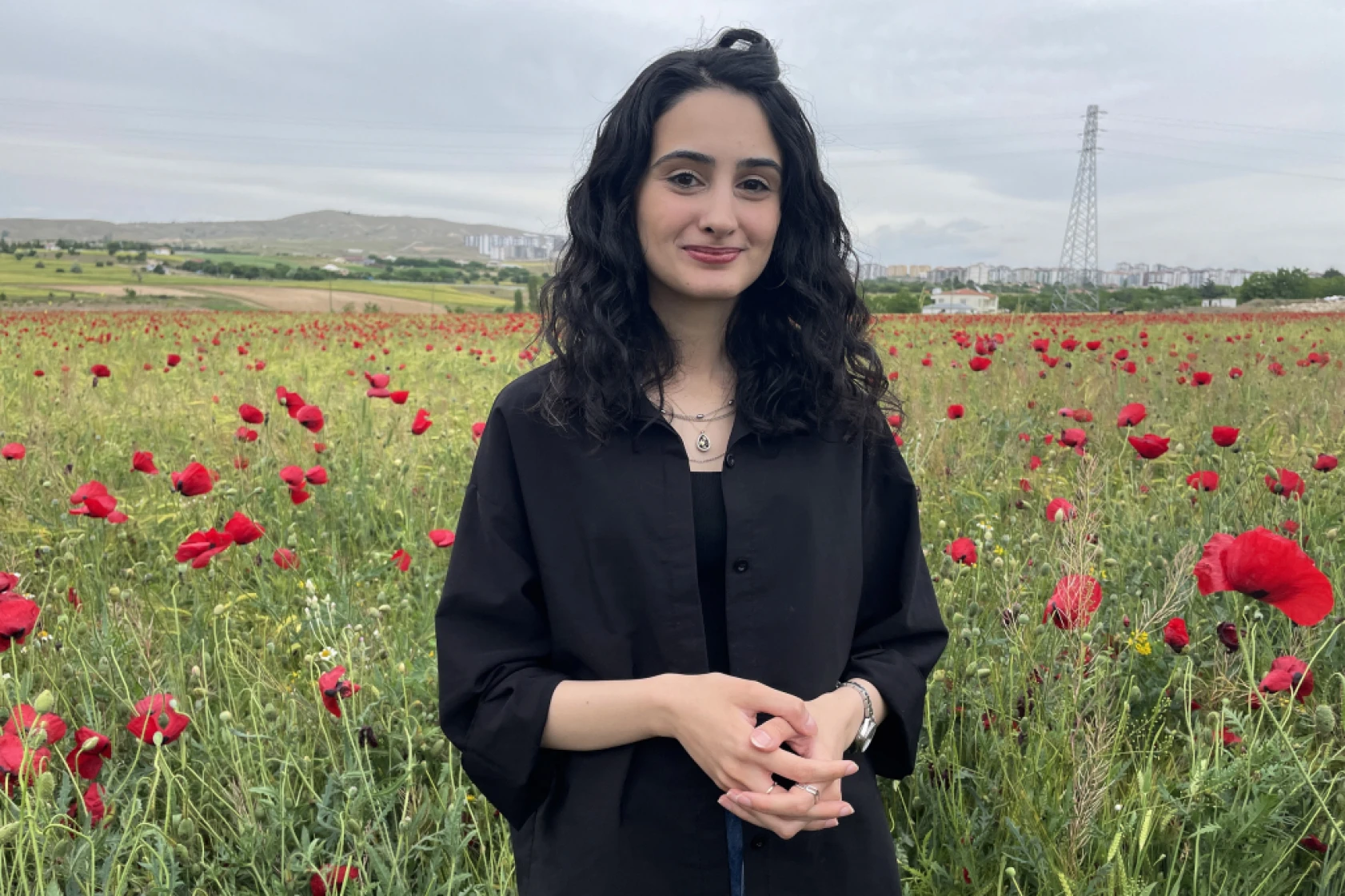 Elazığ'da Doğaseverler Kırmızıya Bürünen Gelincik Tarlasını Fotoğrafladı