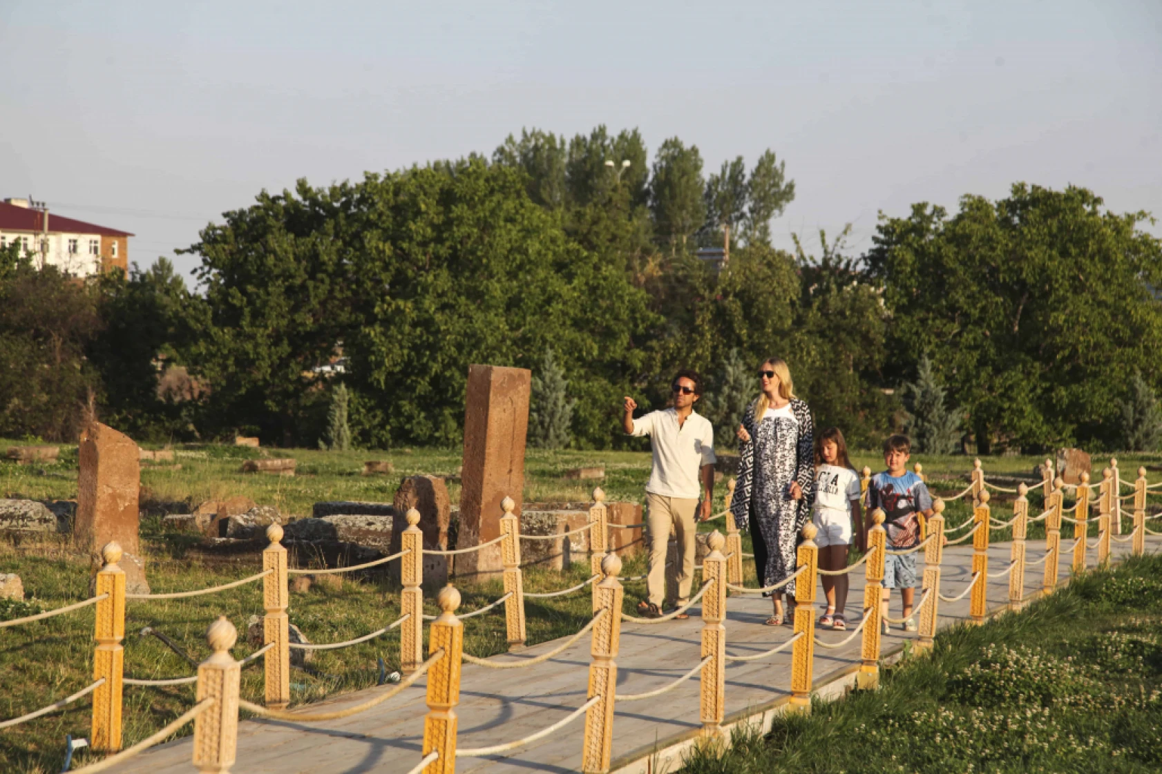 Oyuncu Wilma Elles, Bitlis'i Gezdi
