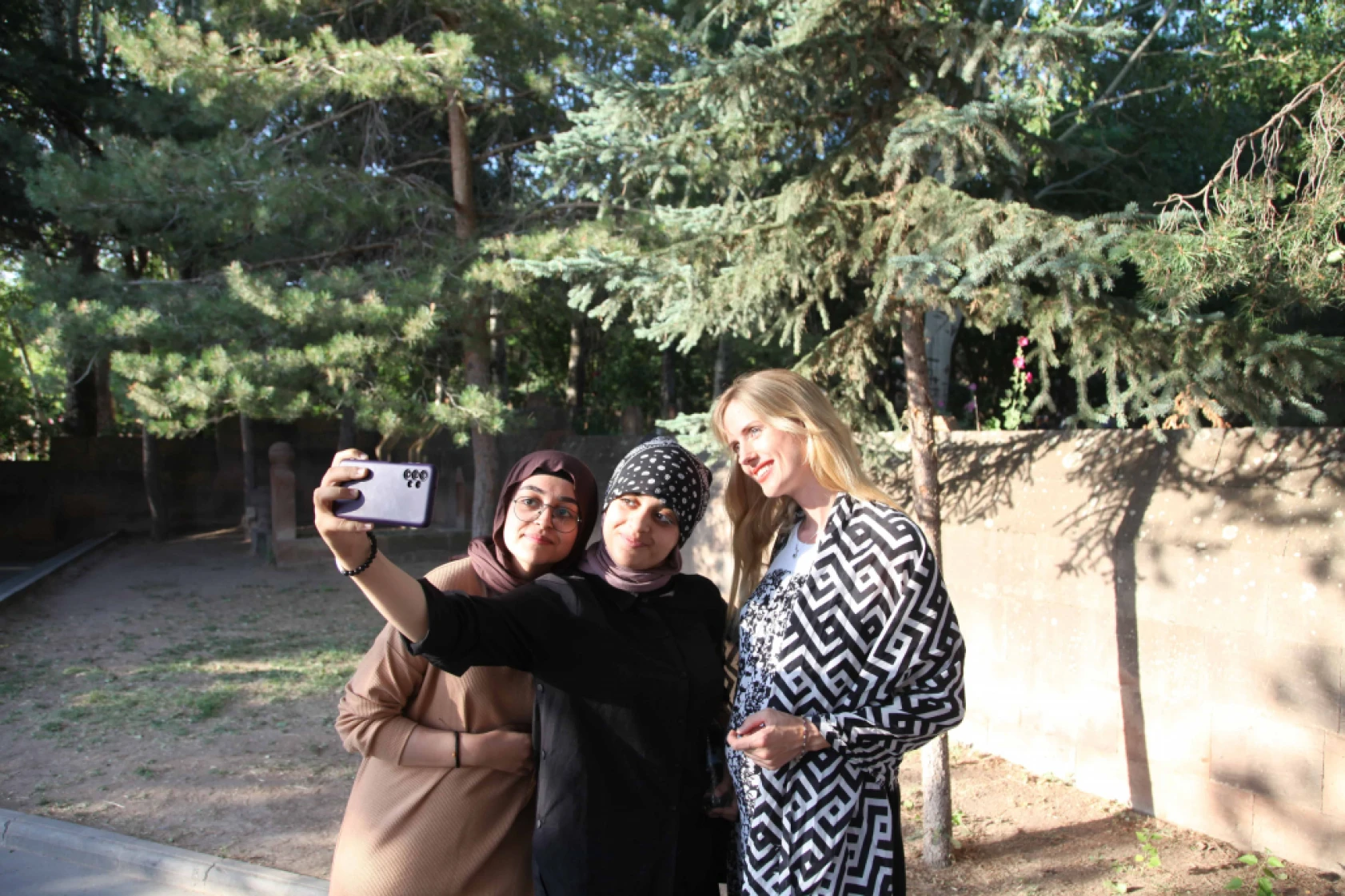 Oyuncu Wilma Elles, Bitlis'i Gezdi