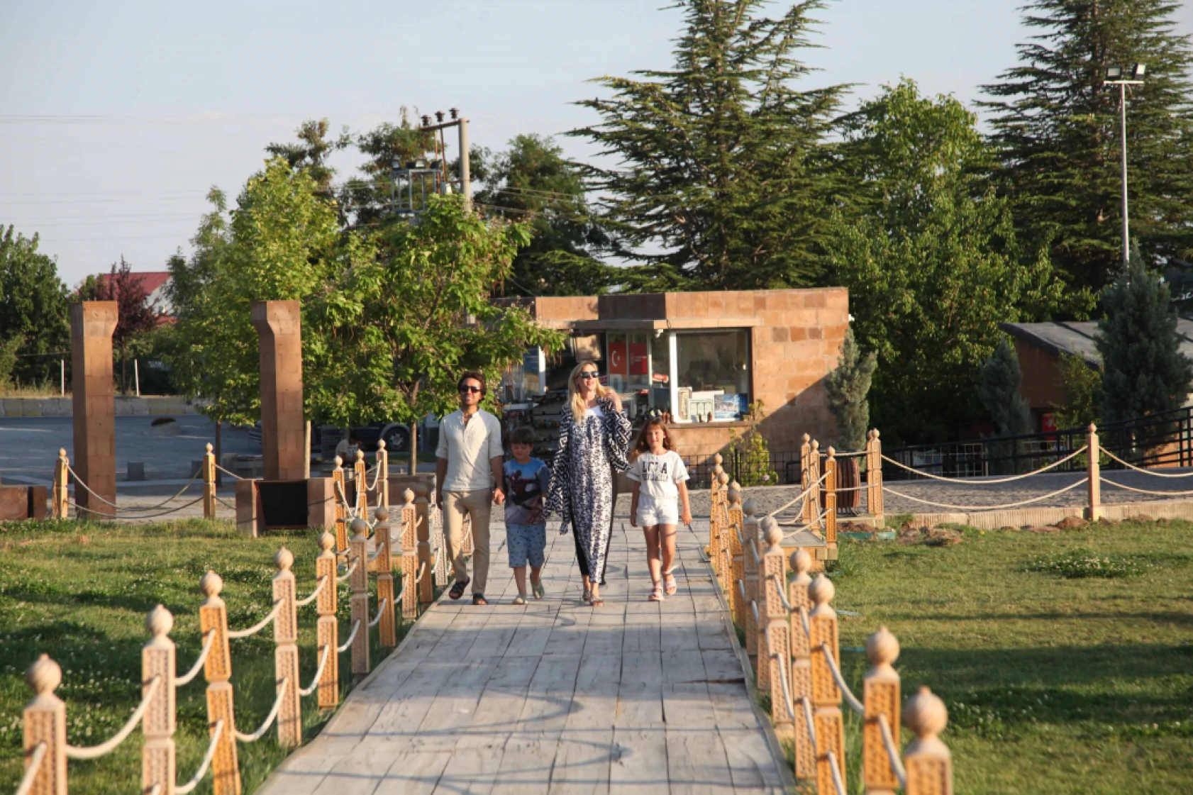 Oyuncu Wilma Elles, Bitlis'i Gezdi
